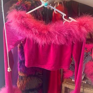 Velour crop top with fur